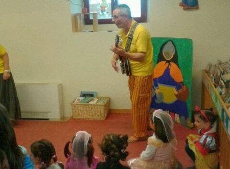Carnestoltes biblioteca