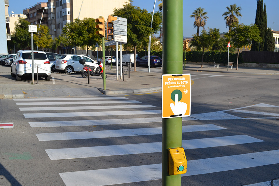Noves plaques informatives als semàfors