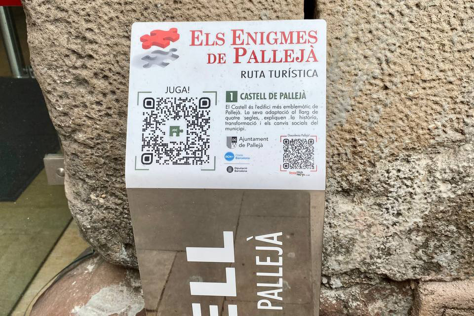 Tòtem amb el codi QR
