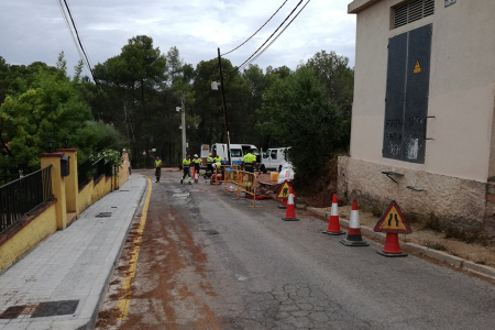 Obres de soterrament a la via Abadia de Poblet