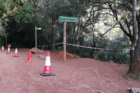Accés a la font de les Rovires